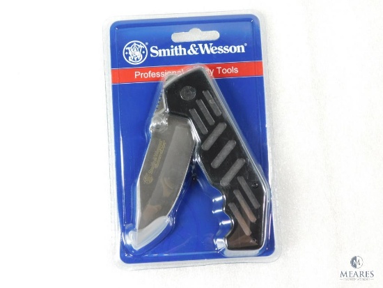 New Smith and Wesson Extreme Ops Tactical Folder with Belt Clip Carry