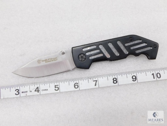 New Smith and Wesson Extreme Ops Tactical Folder with Belt Carry Clip