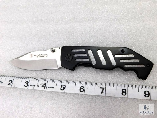 New Smith And Wesson Extreme Ops Tactical Folder with Belt Carry Clip