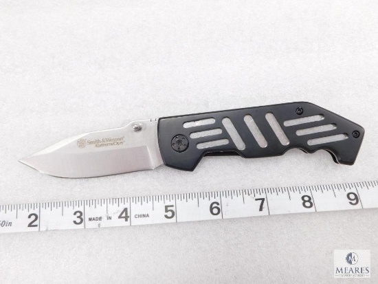 New Smith and Wesson Extreme Ops Tactical Folder with Belt Carry Clip