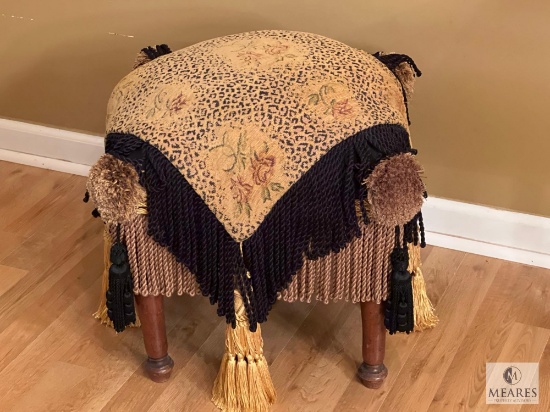Ottoman with Removal Pillow, 14.5"x17"x20"