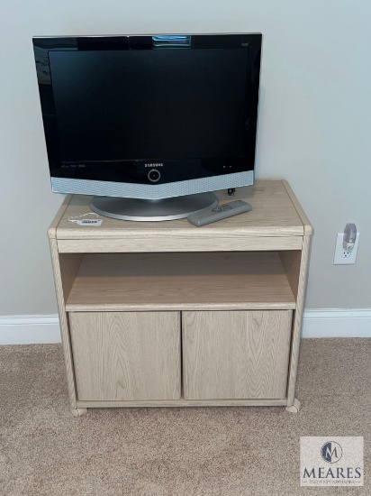 Samsung TV with Two Door Rolling Cart
