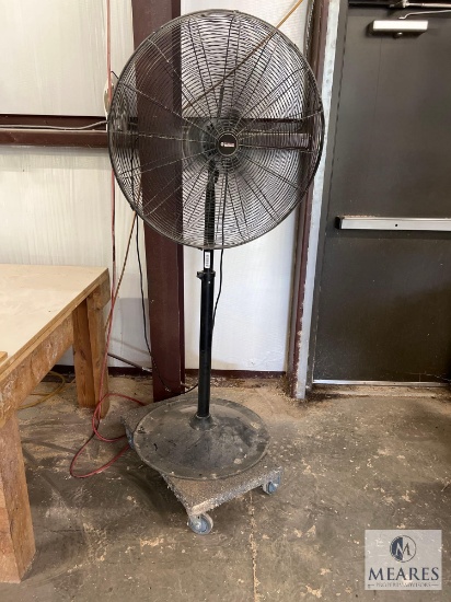 Central Machinery 30-inch Pedestal Shop Fan