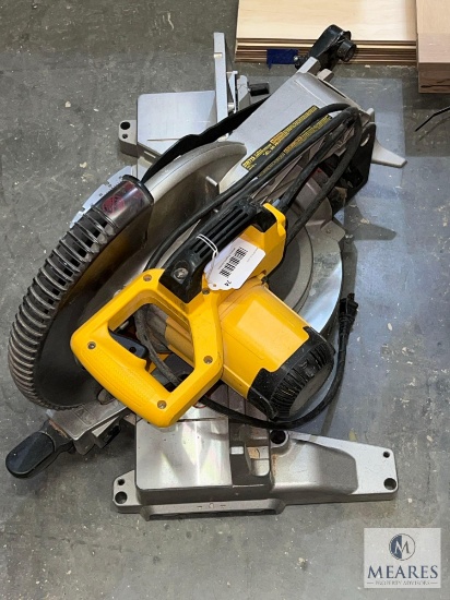 DeWalt DW715 12-inch Single-Bevel Compound Miter Saw
