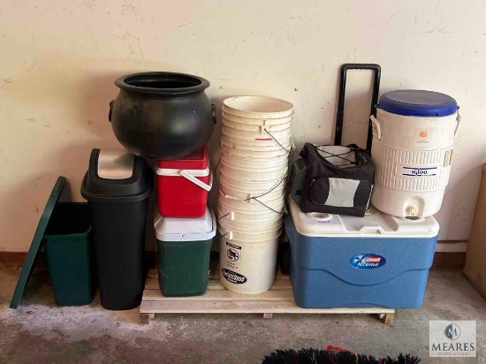 Utility Lot - Trash Cans, Coolers, and Buckets