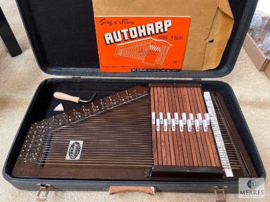 Vintage 1960s Alpine Oscar Schmidt International Autoharp Model G146059