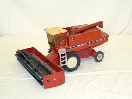INTERNATIONAL AXIAL-FLOW COMBINE