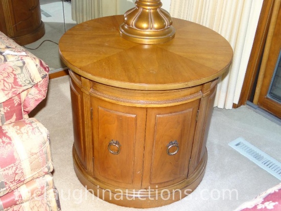 ROUND END TABLE