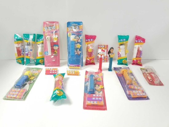 Big group of Pez dispensers. Include Santa, Betty Boop, and many more. See photos for details.