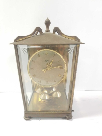 Schatz mantel clock that looks to be in excellent condition. See photos for details.