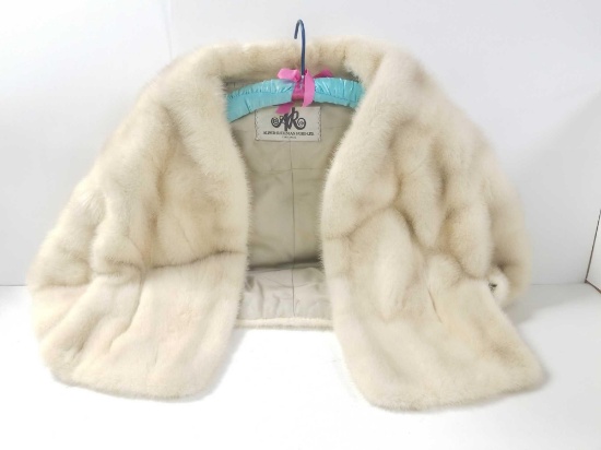 High quality fur coat manufactured by Alper Richman Furs limited Chicago. Looks to be in great