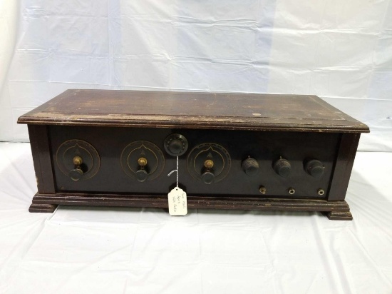 Rare 1920s Apex tube type radio in good condition. See photos for details.