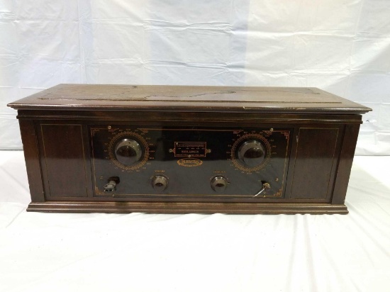 Hayes 2-Dial 5-Tube Radio Set with Ensign Automatic Wave Meter. Manufactured by the Hayes Products