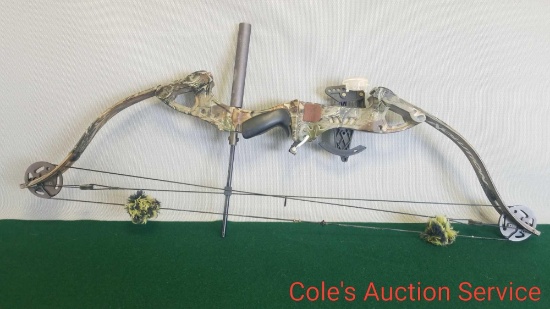Golden Eagle Evolution compound archery bow in great condition. The draw weight and length sticker