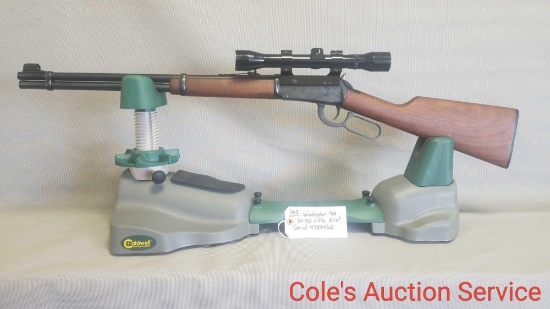 Winchester model 94 30-30 caliber rifle in great condition. Serial number 4783462. Includes 4 x 32