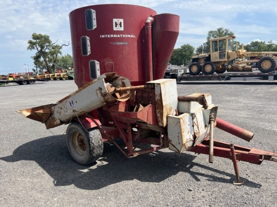 IH 1080 GRINDER MIXER AUCTION ONLY
