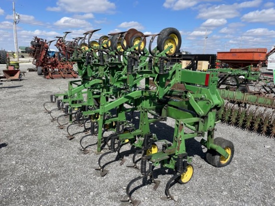 JD 845 ROW CULTIVATOR