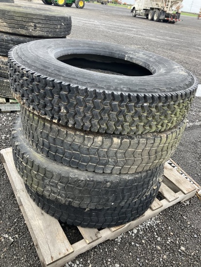 4 TRUCK TIRES 10R22.5