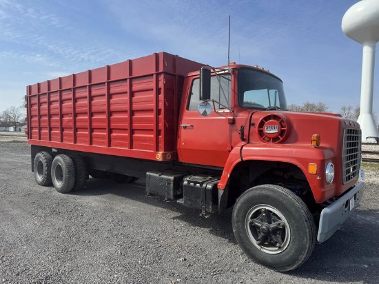 1973 Tandem Ford F800 Grain Truck