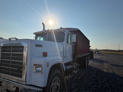 1982 Ih 4300 Grain Truck #1htd21371cgb13774