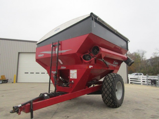 2004 Demco 750 Grain Cart