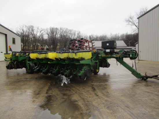 2001 JD 1780 31 Row 15" Planter