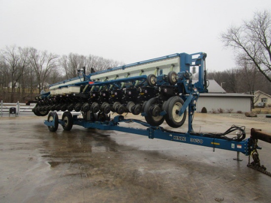 2005 Kinze 3650 16 Row 30" Planter