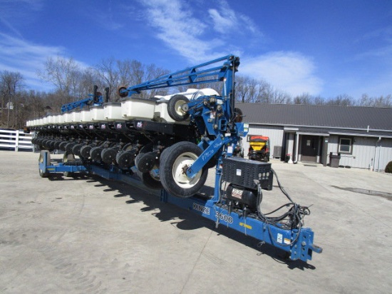 2002 Kinze 3600 16 Row 30" Planter