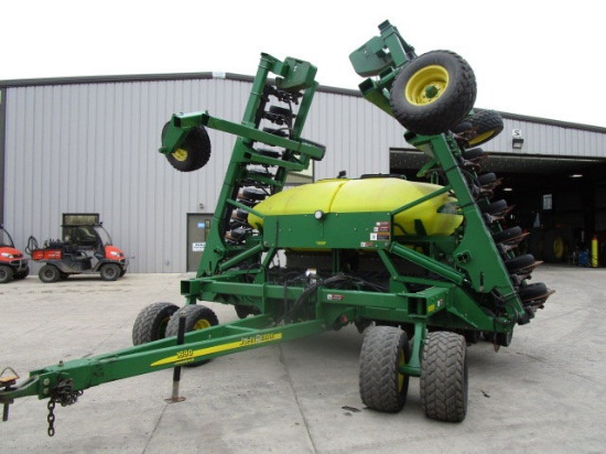 2003 JD 1690 40' CCS Air Seeder
