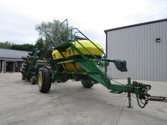 2004 JD 1890 30' Air Seeder W/ 1910 Commodity Cart