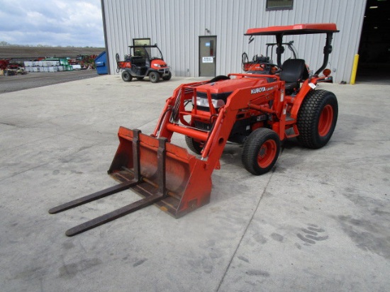Kubota L3010 4x4 W/ Loader