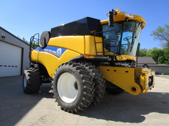 2013 NH CR6090 4x4 Combine