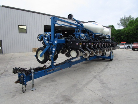 2013 Kinze 3600 16 Row Twin Row Planter