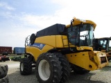 2013 NH CR8090 Combine