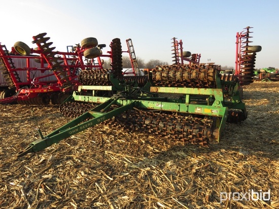 JD 970 CULTIMULCHER, CROWFOOT IN FRONT & SOLIDS IN BACK