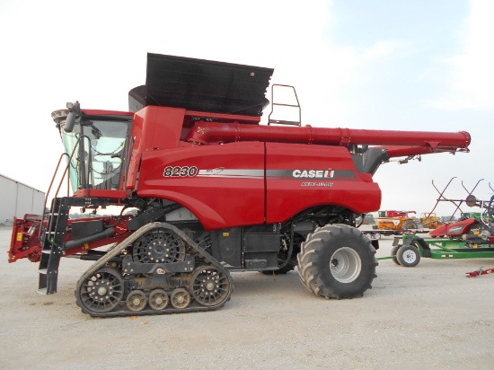 C/IH 8230 COMBINE