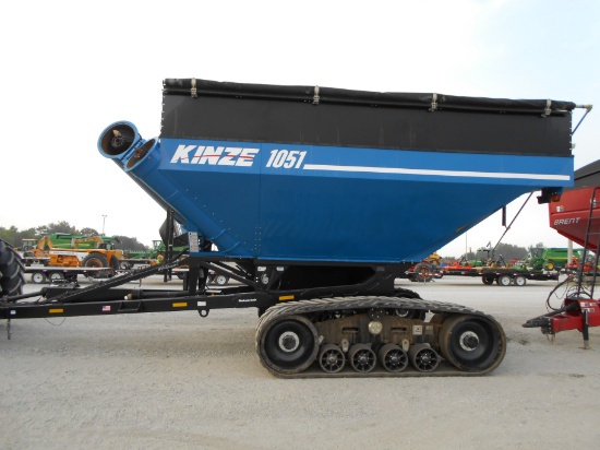 KINZE 1051 GRAIN CART, TRACKS