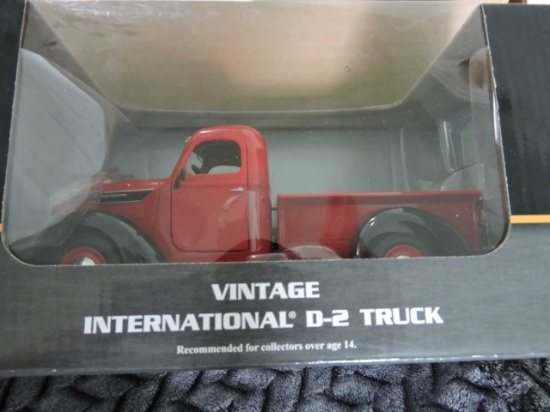 VINTAGE 1938 IH D-2 RED TRUCK - TOY