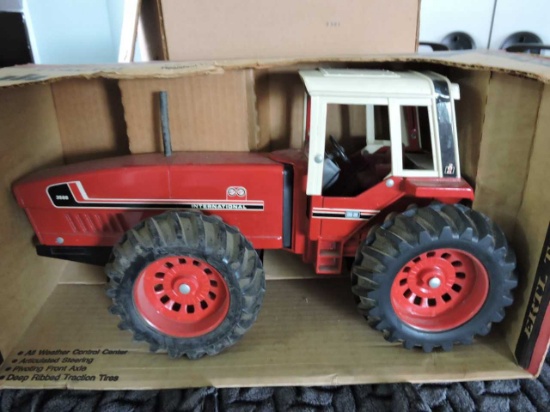 2+2 TRACTOR 1/16 SCALE