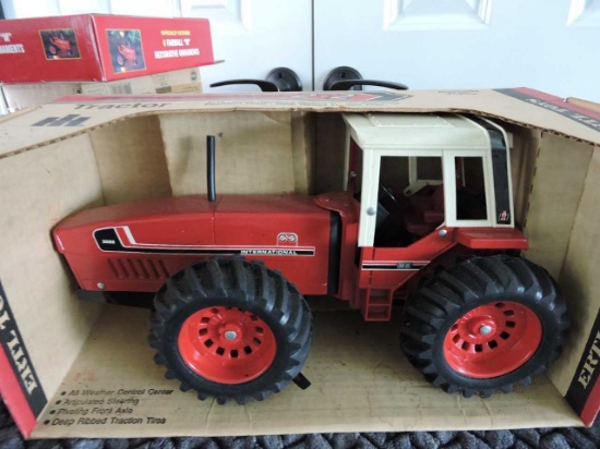 2+2 TRACTOR 1/16 SCALE - TOY