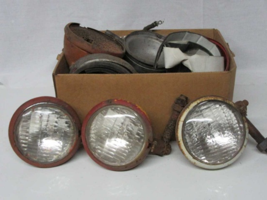 (3) LIGHTS W/ BOX OF LIGHT PARTS