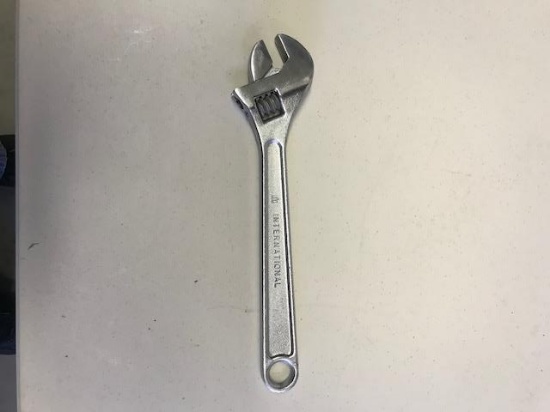 IH ADJUSTABLE WRENCH 999432