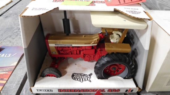 FARMALL 826 - TOY
