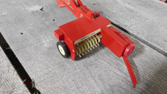 IH BALER - TOY