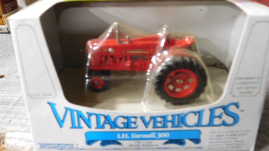 FARMALL 300 - TOY
