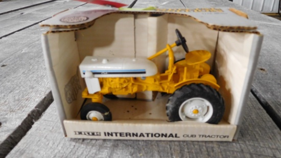 CUB TRACTOR - TOY