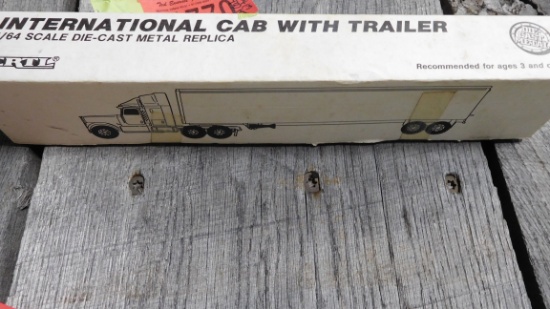 IH SEMI W/ TRAILER - TOY