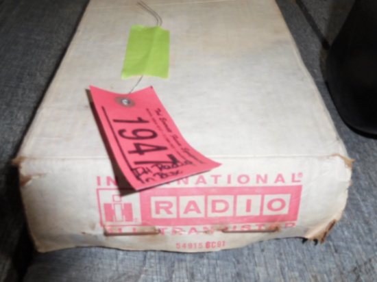 IH RADIO IN BOX