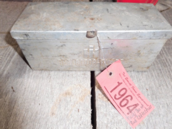 METAL BOX OF RED REFLECTORS