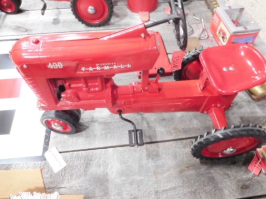 IH 400 PEDAL TRACTOR